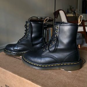 VEGAN LEATHER DR.MARTENS